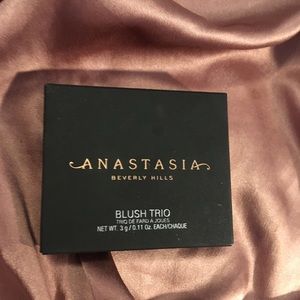 Anastasia Beverly Hills Blush Trio “Peachy Love”